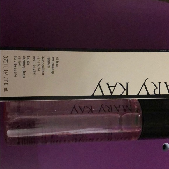 Age Fighting Moisturizer and Eye Makeup Remover - Picture 3 of 3